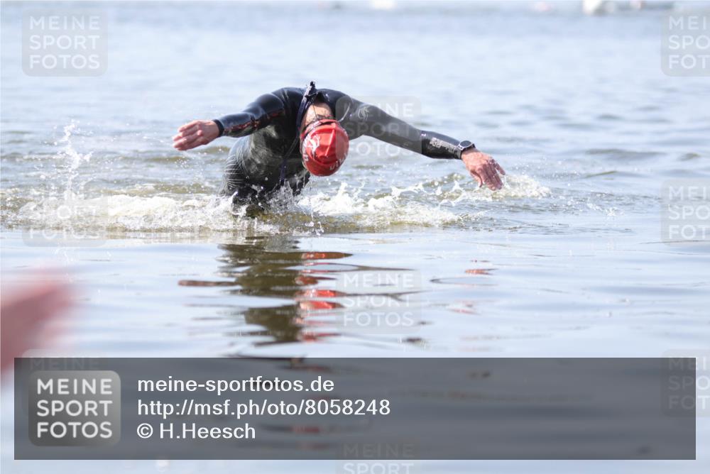 22.06.2025 - Viking Triathlon H.Heesch http://msf.ph/oto/8058248 22.06.2025 10:24:07 Schwimmen 609 meine-sportfotos.de