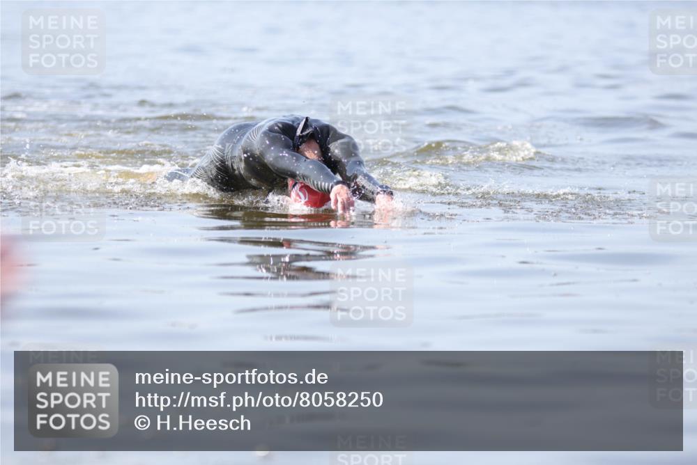 22.06.2025 - Viking Triathlon H.Heesch http://msf.ph/oto/8058250 22.06.2025 10:24:07 Schwimmen 609 meine-sportfotos.de