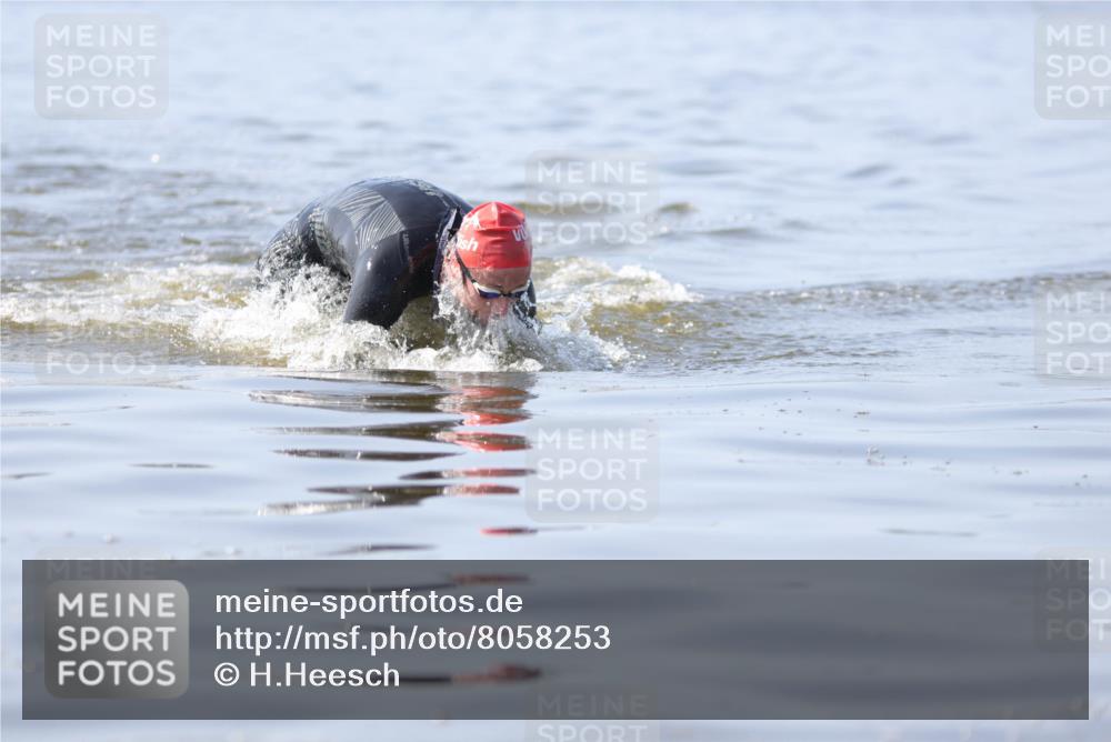 22.06.2025 - Viking Triathlon H.Heesch http://msf.ph/oto/8058253 22.06.2025 10:24:09 Schwimmen 609 meine-sportfotos.de