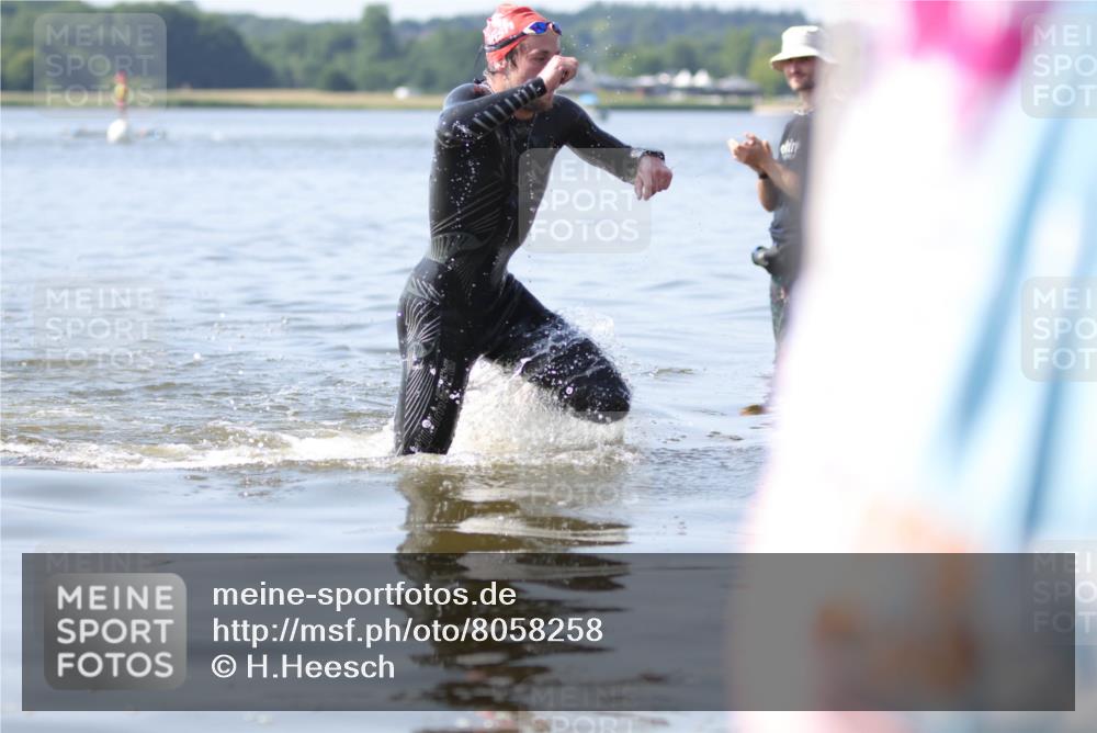 22.06.2025 - Viking Triathlon H.Heesch http://msf.ph/oto/8058258 22.06.2025 10:24:11 Schwimmen 609 meine-sportfotos.de