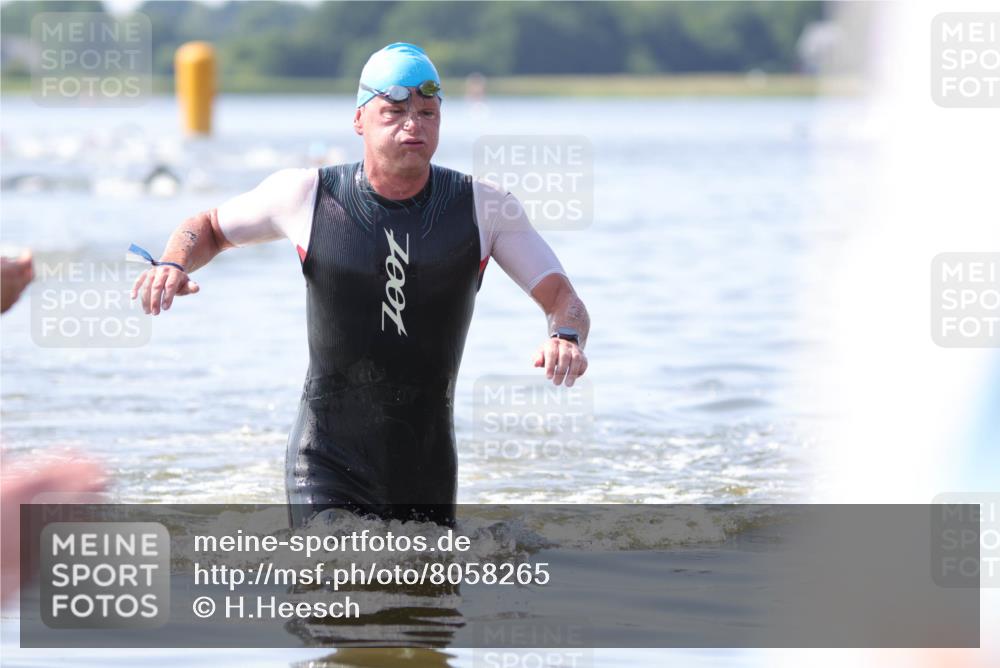 22.06.2025 - Viking Triathlon H.Heesch http://msf.ph/oto/8058265 22.06.2025 10:24:49 Schwimmen 4, 329, 521 meine-sportfotos.de