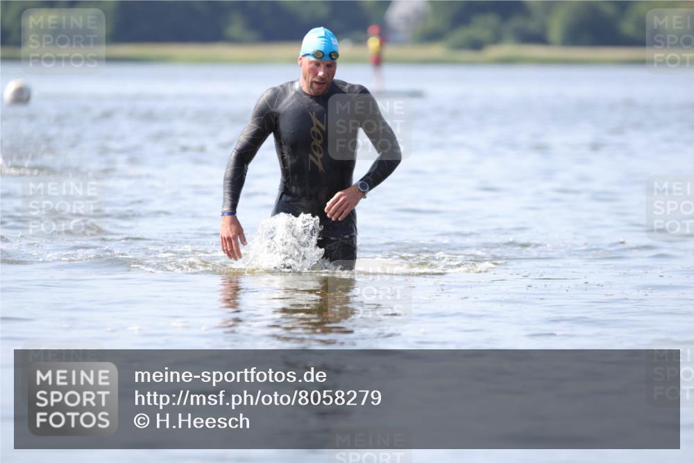 22.06.2025 - Viking Triathlon H.Heesch http://msf.ph/oto/8058279 22.06.2025 10:25:16 Schwimmen 122, 641 meine-sportfotos.de