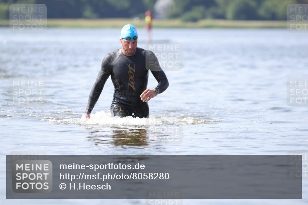 22.06.2025 - Viking Triathlon H.Heesch http://msf.ph/oto/8058280 22.06.2025 10:25:16 Schwimmen 122, 641 meine-sportfotos.de