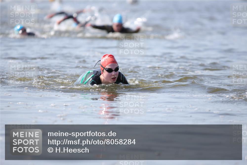22.06.2025 - Viking Triathlon H.Heesch http://msf.ph/oto/8058284 22.06.2025 10:25:21 Schwimmen 2, 122, 641 meine-sportfotos.de
