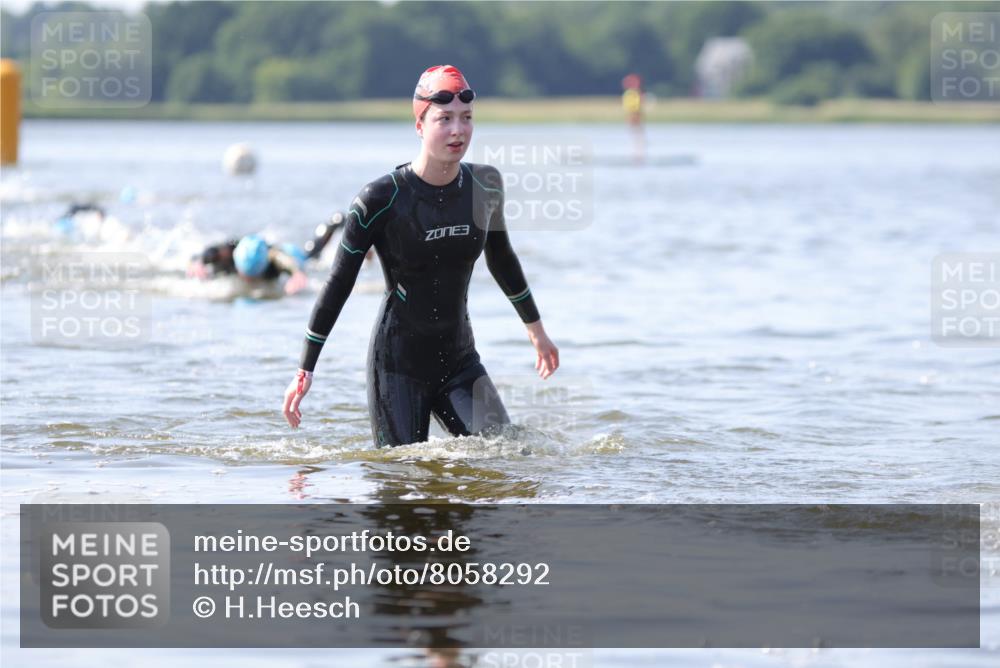 22.06.2025 - Viking Triathlon H.Heesch http://msf.ph/oto/8058292 22.06.2025 10:25:23 Schwimmen 2, 122, 641 meine-sportfotos.de