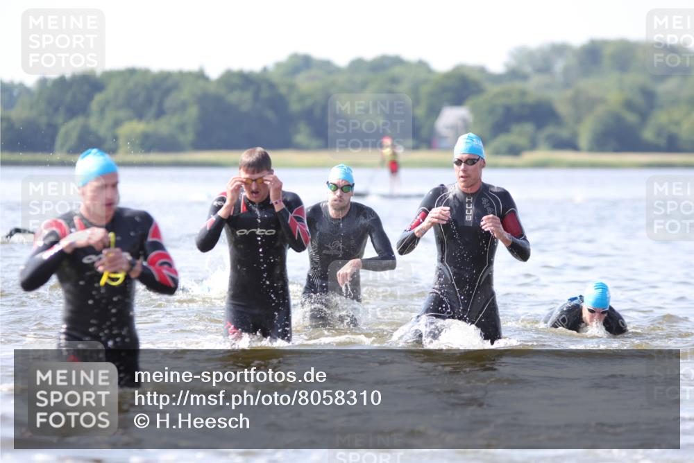 22.06.2025 - Viking Triathlon H.Heesch http://msf.ph/oto/8058310 22.06.2025 10:25:38 Schwimmen 2, 10, 420, 455, 485, 544, 557 meine-sportfotos.de