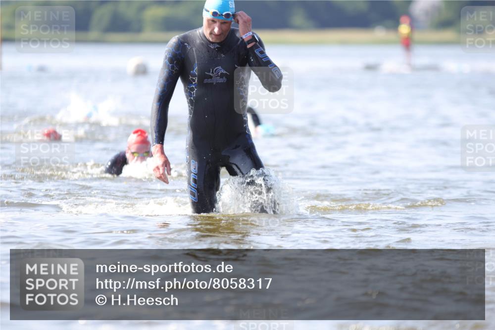 22.06.2025 - Viking Triathlon H.Heesch http://msf.ph/oto/8058317 22.06.2025 10:25:52 Schwimmen 10, 49, 420, 455, 485, 544, 557, 617, 642 meine-sportfotos.de
