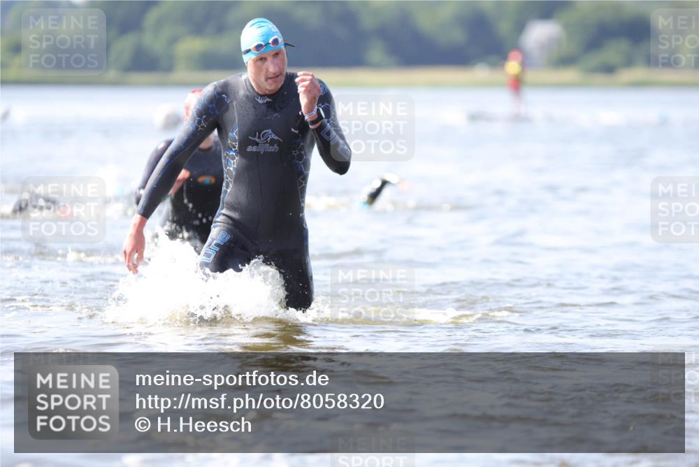 22.06.2025 - Viking Triathlon H.Heesch http://msf.ph/oto/8058320 22.06.2025 10:25:53 Schwimmen 10, 49, 455, 485, 544, 557, 617, 642 meine-sportfotos.de