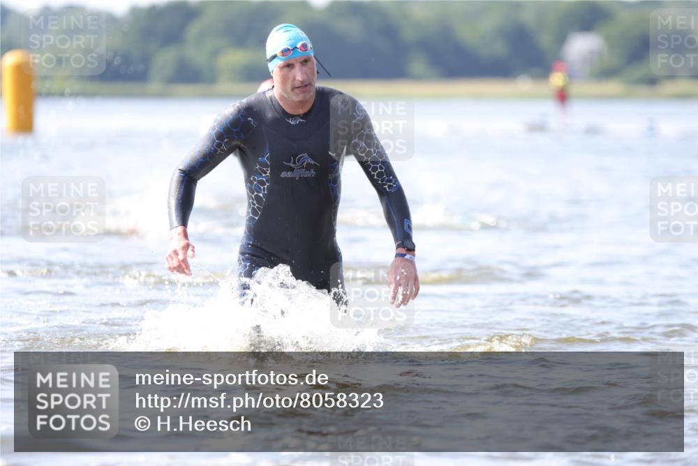 22.06.2025 - Viking Triathlon H.Heesch http://msf.ph/oto/8058323 22.06.2025 10:25:54 Schwimmen 10, 49, 455, 485, 544, 557, 617, 642 meine-sportfotos.de