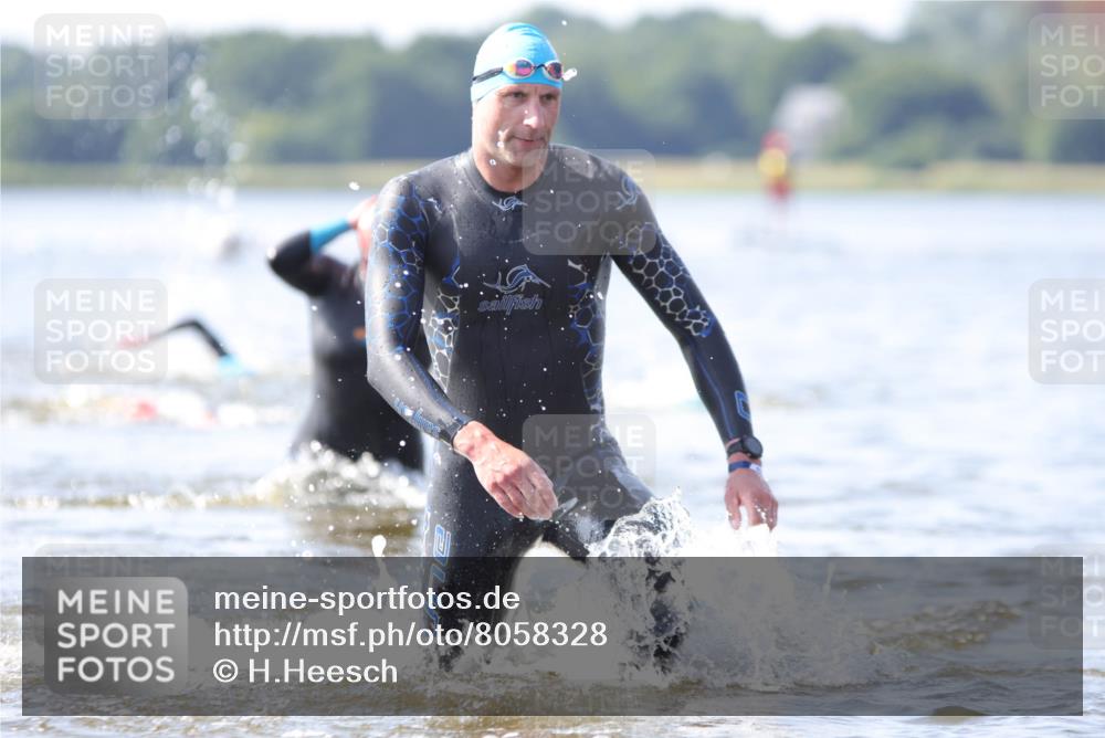 22.06.2025 - Viking Triathlon H.Heesch http://msf.ph/oto/8058328 22.06.2025 10:25:56 Schwimmen 10, 49, 455, 557, 617, 642 meine-sportfotos.de