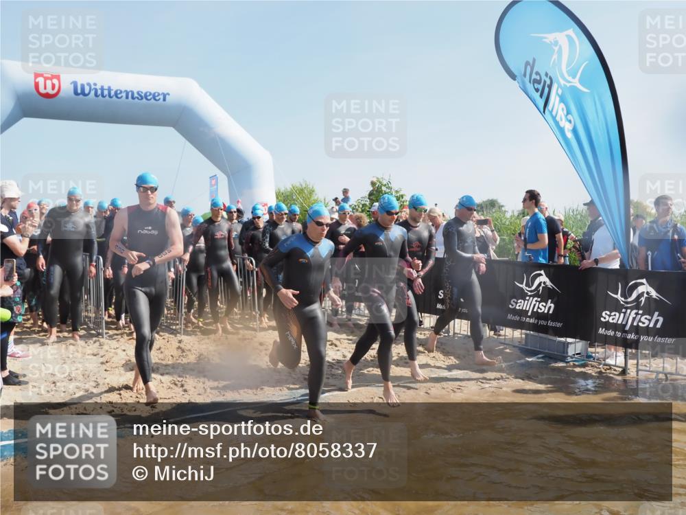 22.06.2025 - Viking Triathlon MichiJ http://msf.ph/oto/8058337 22.06.2025 10:02:42 Schwimmen 98, 114, 161, 193, 264, 297, 323, 366, 427, 429, 430, 486, 513, 546, 552 meine-sportfotos.de