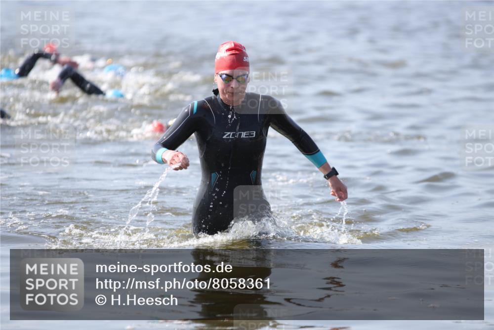 22.06.2025 - Viking Triathlon H.Heesch http://msf.ph/oto/8058361 22.06.2025 10:26:44 Schwimmen 288, 610, 661 meine-sportfotos.de