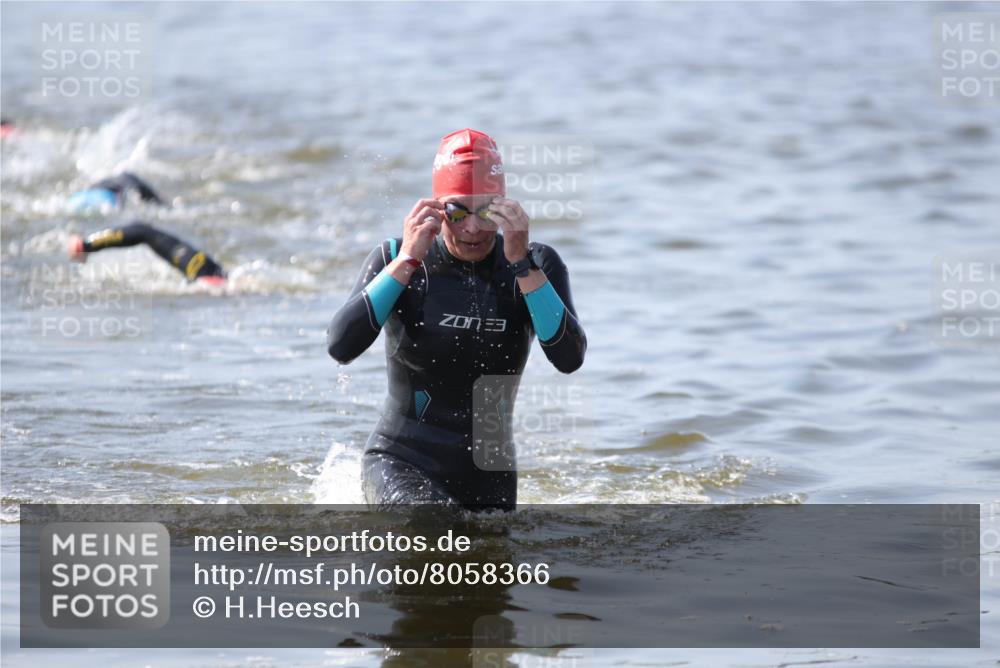 22.06.2025 - Viking Triathlon H.Heesch http://msf.ph/oto/8058366 22.06.2025 10:26:45 Schwimmen 288, 610, 661 meine-sportfotos.de