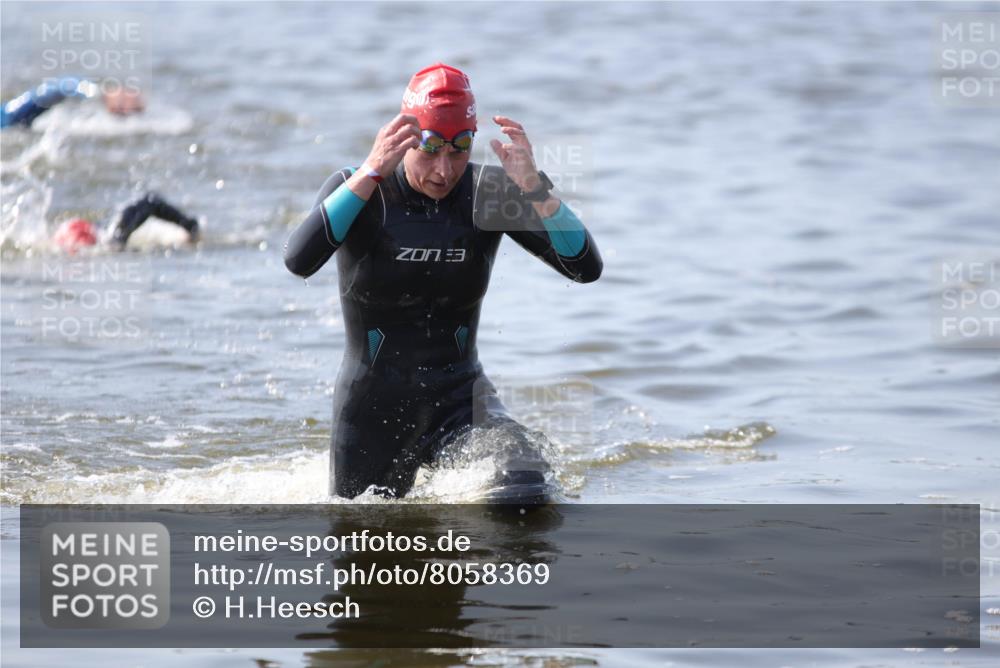 22.06.2025 - Viking Triathlon H.Heesch http://msf.ph/oto/8058369 22.06.2025 10:26:45 Schwimmen 288, 610, 661 meine-sportfotos.de