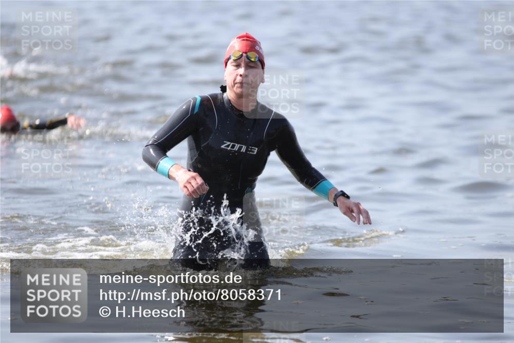 22.06.2025 - Viking Triathlon H.Heesch http://msf.ph/oto/8058371 22.06.2025 10:26:45 Schwimmen 288, 610, 661 meine-sportfotos.de