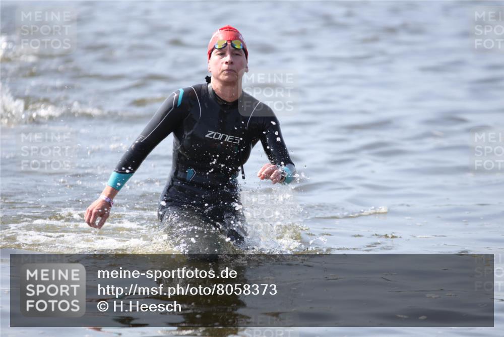 22.06.2025 - Viking Triathlon H.Heesch http://msf.ph/oto/8058373 22.06.2025 10:26:46 Schwimmen 145, 288, 610, 661 meine-sportfotos.de