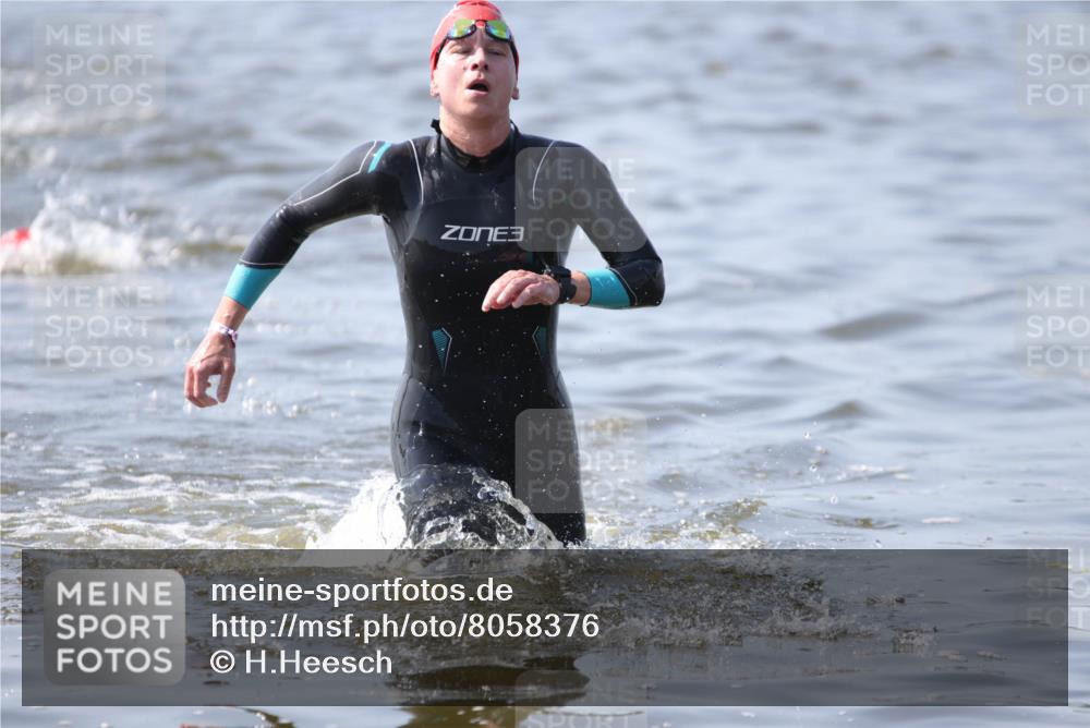 22.06.2025 - Viking Triathlon H.Heesch http://msf.ph/oto/8058376 22.06.2025 10:26:46 Schwimmen 145, 288, 610, 661 meine-sportfotos.de