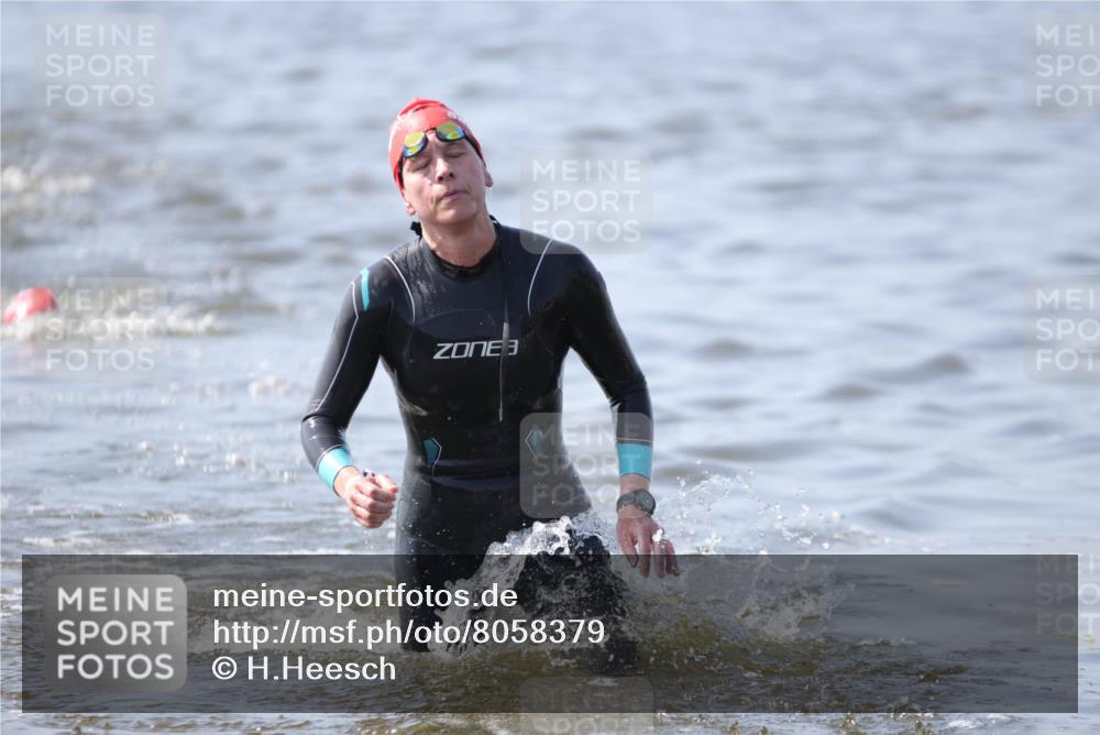 22.06.2025 - Viking Triathlon H.Heesch http://msf.ph/oto/8058379 22.06.2025 10:26:46 Schwimmen 145, 288, 610, 661 meine-sportfotos.de