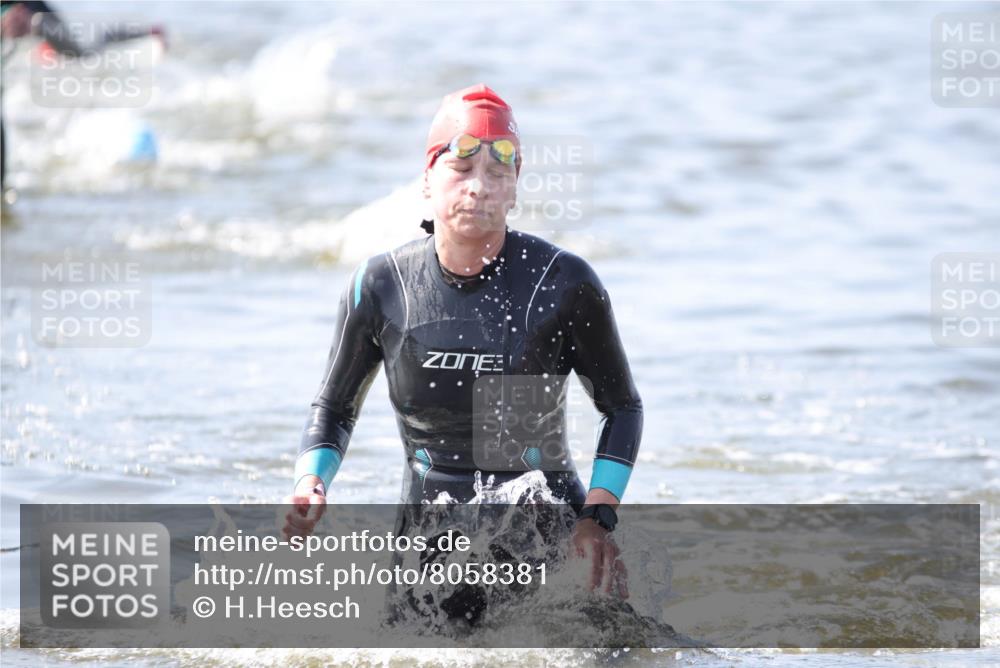 22.06.2025 - Viking Triathlon H.Heesch http://msf.ph/oto/8058381 22.06.2025 10:26:48 Schwimmen 145, 288, 610, 623, 661 meine-sportfotos.de
