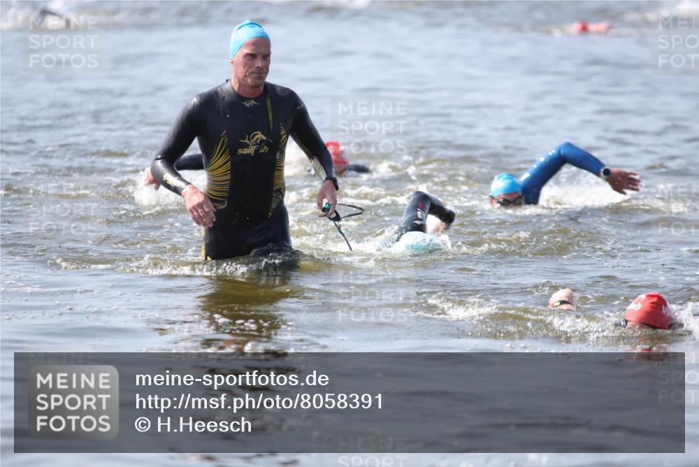 22.06.2025 - Viking Triathlon H.Heesch http://msf.ph/oto/8058391 22.06.2025 10:26:50 Schwimmen 52, 81, 145, 288, 610, 623, 661 meine-sportfotos.de