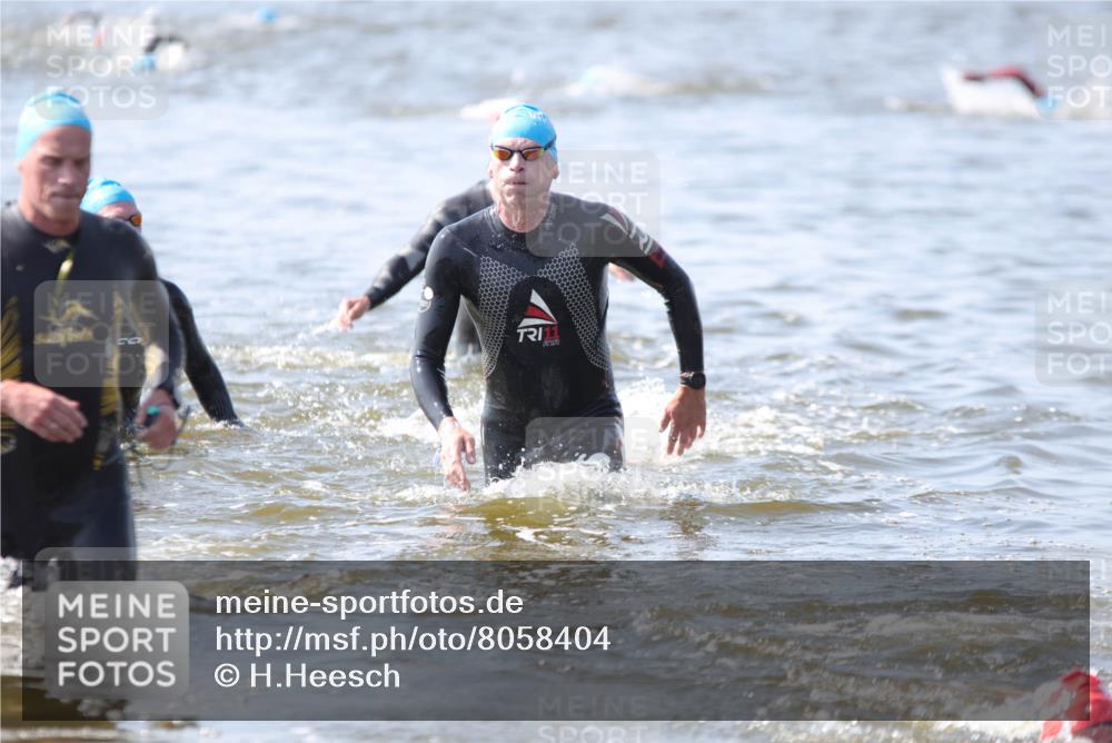 22.06.2025 - Viking Triathlon H.Heesch http://msf.ph/oto/8058404 22.06.2025 10:26:54 Schwimmen 52, 81, 145, 288, 610, 623, 661 meine-sportfotos.de