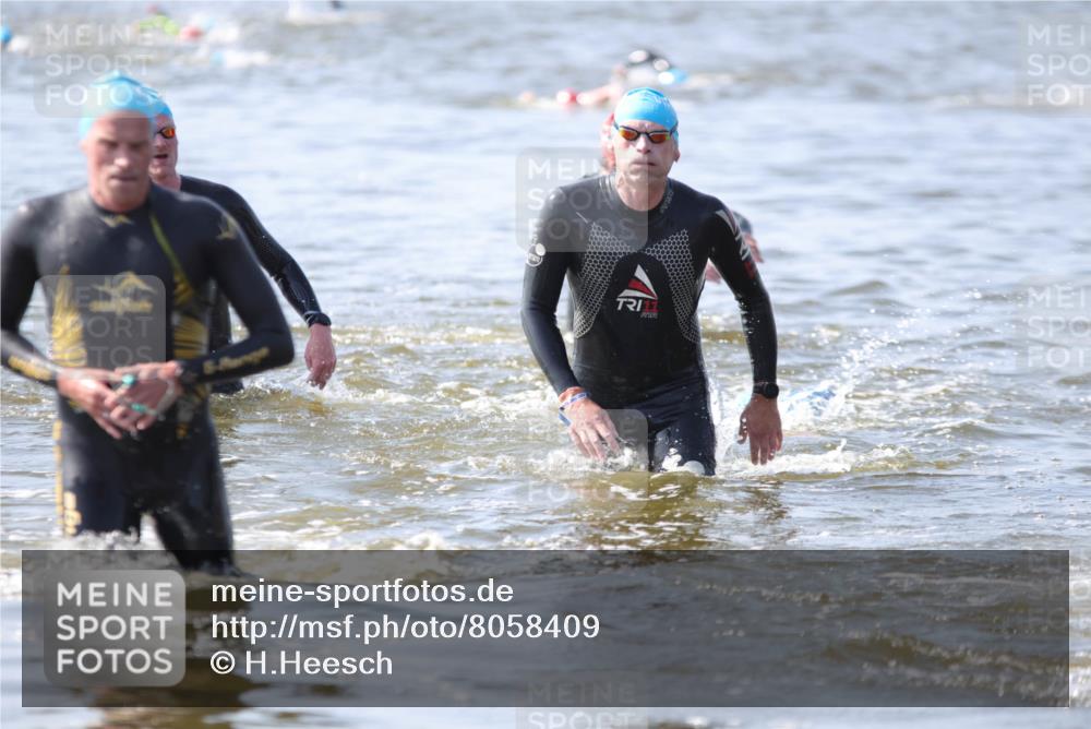 22.06.2025 - Viking Triathlon H.Heesch http://msf.ph/oto/8058409 22.06.2025 10:26:55 Schwimmen 52, 81, 145, 288, 610, 623, 661 meine-sportfotos.de
