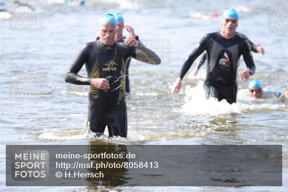 22.06.2025 - Viking Triathlon H.Heesch http://msf.ph/oto/8058413 22.06.2025 10:26:55 Schwimmen 52, 81, 145, 288, 610, 623, 661 meine-sportfotos.de