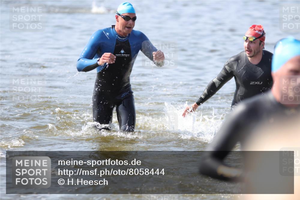 22.06.2025 - Viking Triathlon H.Heesch http://msf.ph/oto/8058444 22.06.2025 10:27:02 Schwimmen 52, 81, 145, 288, 623, 661 meine-sportfotos.de