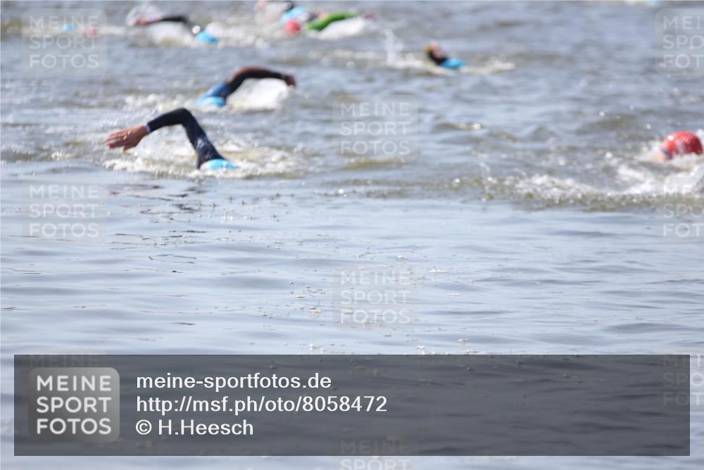 22.06.2025 - Viking Triathlon H.Heesch http://msf.ph/oto/8058472 22.06.2025 10:27:22 Schwimmen 1, 272, 286, 611 meine-sportfotos.de