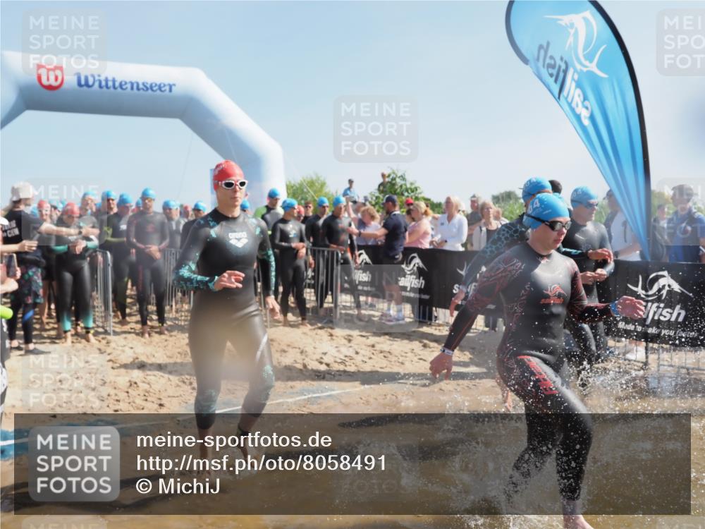 22.06.2025 - Viking Triathlon MichiJ http://msf.ph/oto/8058491 22.06.2025 10:02:56 Schwimmen 5, 40, 43, 47, 101, 154, 164, 233, 340, 398, 475, 548, 554, 608, 632 meine-sportfotos.de