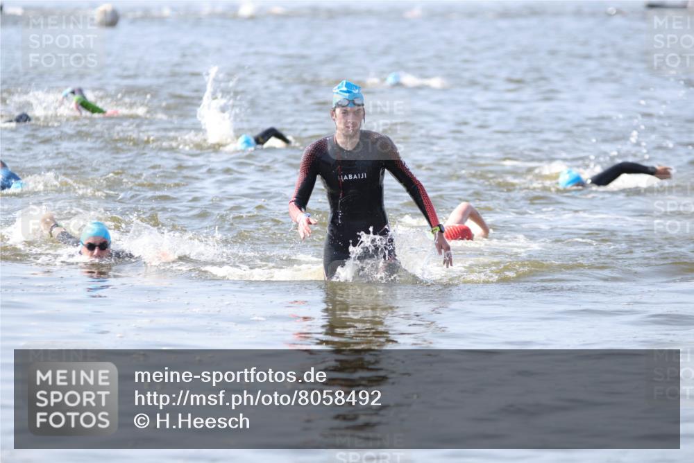 22.06.2025 - Viking Triathlon H.Heesch http://msf.ph/oto/8058492 22.06.2025 10:27:24 Schwimmen 1, 272, 286, 611 meine-sportfotos.de