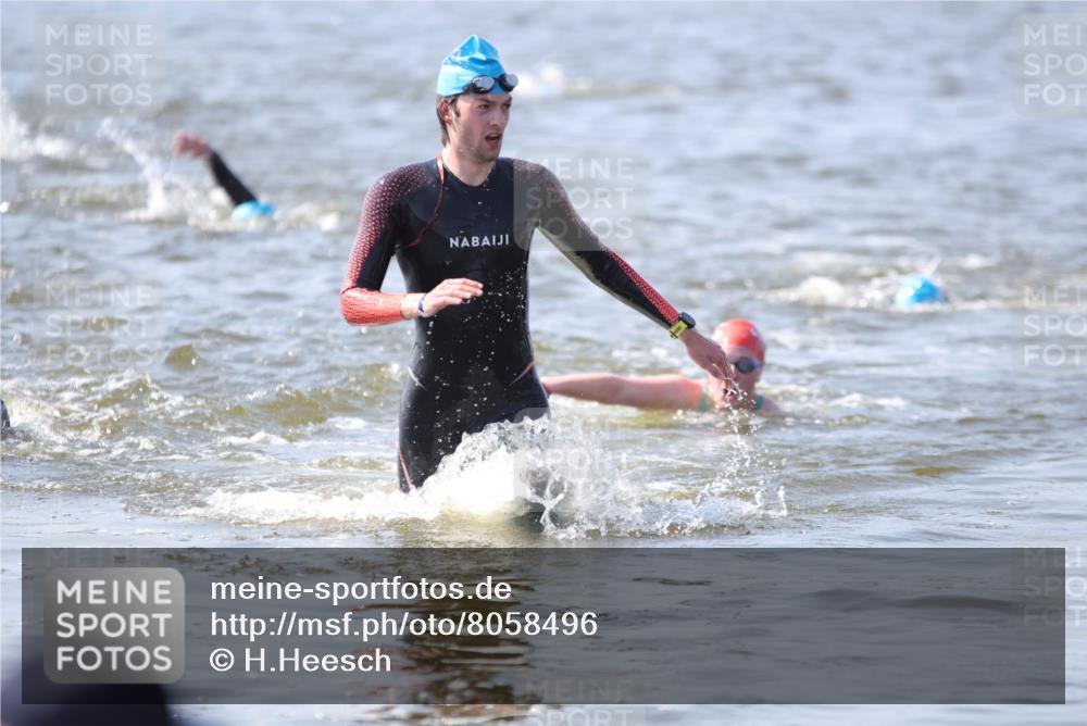 22.06.2025 - Viking Triathlon H.Heesch http://msf.ph/oto/8058496 22.06.2025 10:27:25 Schwimmen 1, 176, 272, 286, 611 meine-sportfotos.de