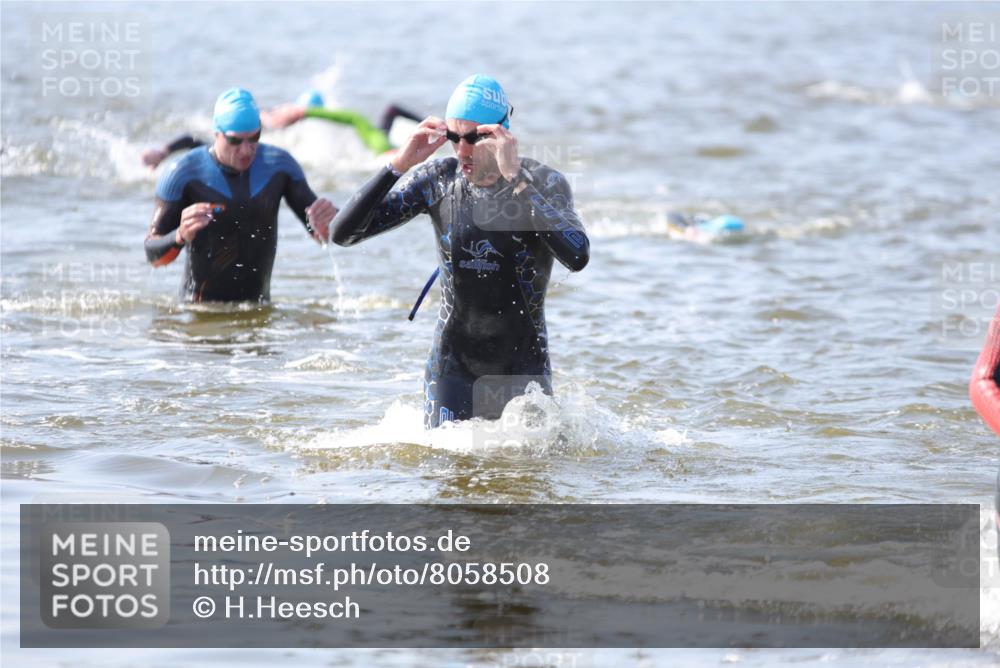 22.06.2025 - Viking Triathlon H.Heesch http://msf.ph/oto/8058508 22.06.2025 10:27:27 Schwimmen 1, 176, 272, 286, 611 meine-sportfotos.de