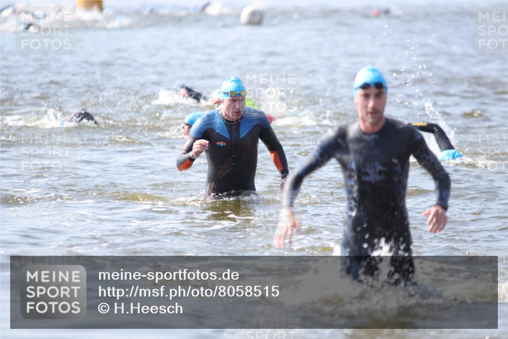 22.06.2025 - Viking Triathlon H.Heesch http://msf.ph/oto/8058515 22.06.2025 10:27:29 Schwimmen 1, 176, 272, 286, 611 meine-sportfotos.de
