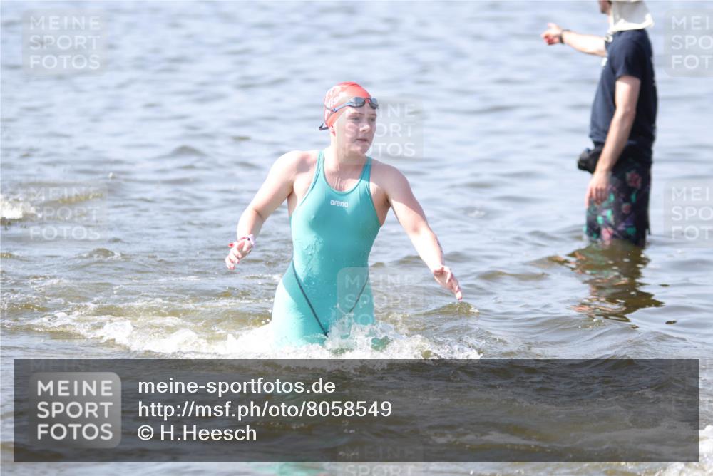 22.06.2025 - Viking Triathlon H.Heesch http://msf.ph/oto/8058549 22.06.2025 10:27:35 Schwimmen 1, 176, 198, 230, 272, 286, 534, 611 meine-sportfotos.de