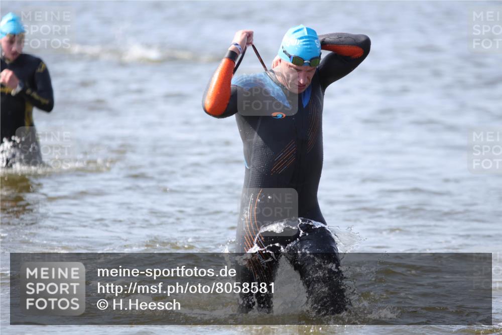 22.06.2025 - Viking Triathlon H.Heesch http://msf.ph/oto/8058581 22.06.2025 10:27:38 Schwimmen 1, 176, 198, 230, 272, 534, 611 meine-sportfotos.de