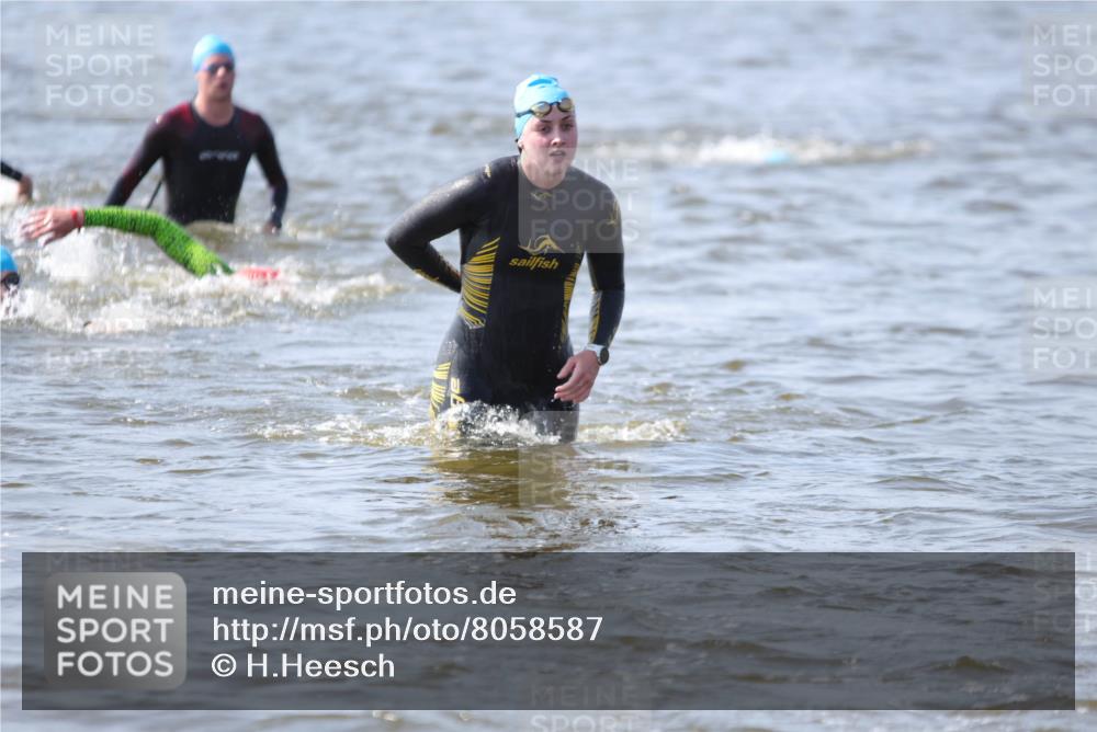 22.06.2025 - Viking Triathlon H.Heesch http://msf.ph/oto/8058587 22.06.2025 10:27:40 Schwimmen 1, 176, 198, 230, 272, 534, 611 meine-sportfotos.de