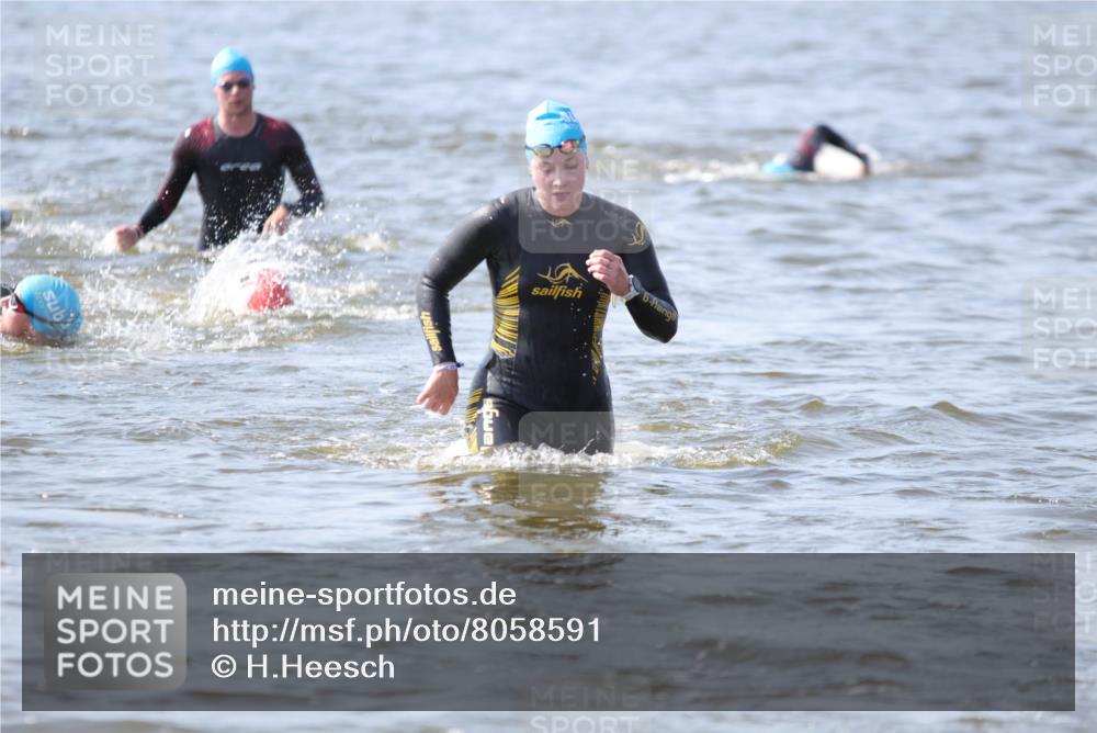 22.06.2025 - Viking Triathlon H.Heesch http://msf.ph/oto/8058591 22.06.2025 10:27:41 Schwimmen 1, 90, 176, 198, 230, 272, 534, 611, 616 meine-sportfotos.de