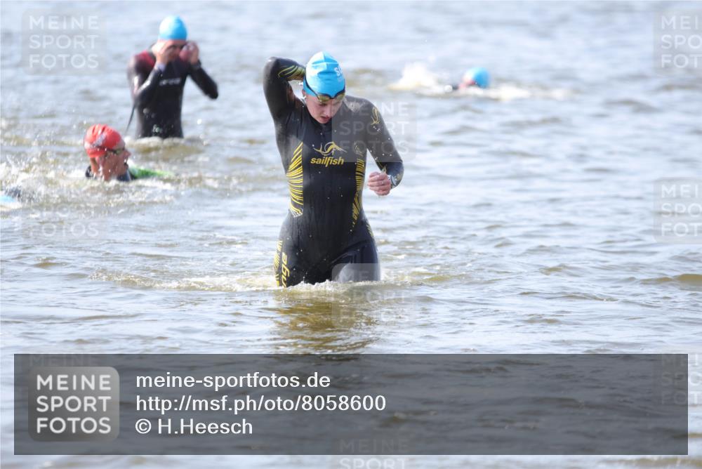 22.06.2025 - Viking Triathlon H.Heesch http://msf.ph/oto/8058600 22.06.2025 10:27:41 Schwimmen 1, 90, 176, 198, 230, 272, 534, 611, 616 meine-sportfotos.de