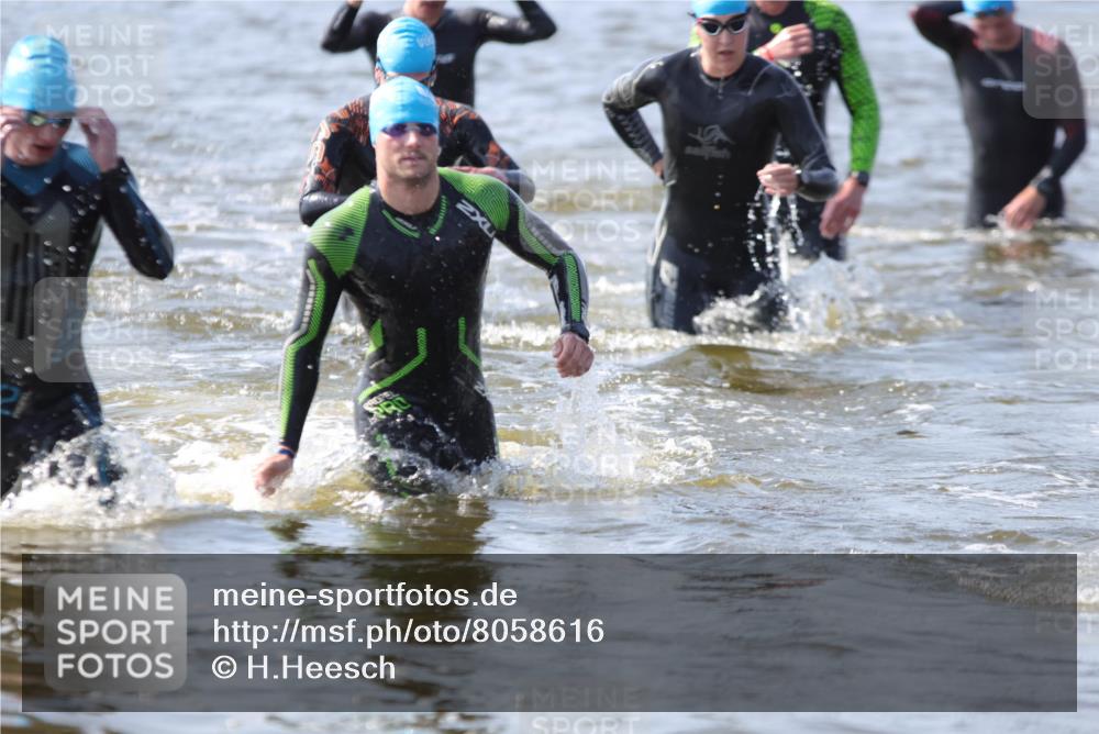 22.06.2025 - Viking Triathlon H.Heesch http://msf.ph/oto/8058616 22.06.2025 10:27:46 Schwimmen 1, 14, 90, 176, 178, 196, 198, 230, 289, 401, 534, 616 meine-sportfotos.de