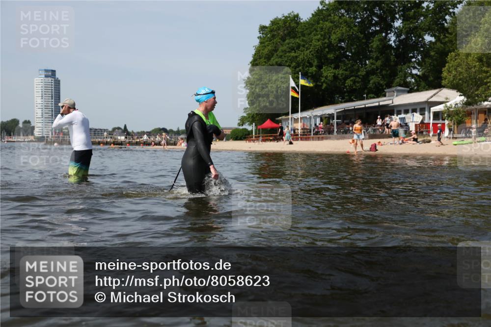 22.06.2025 - Viking Triathlon Michael Strokosch http://msf.ph/oto/8058623 22.06.2025 10:49:30 Schwimmen 64, 256, 263, 321 meine-sportfotos.de