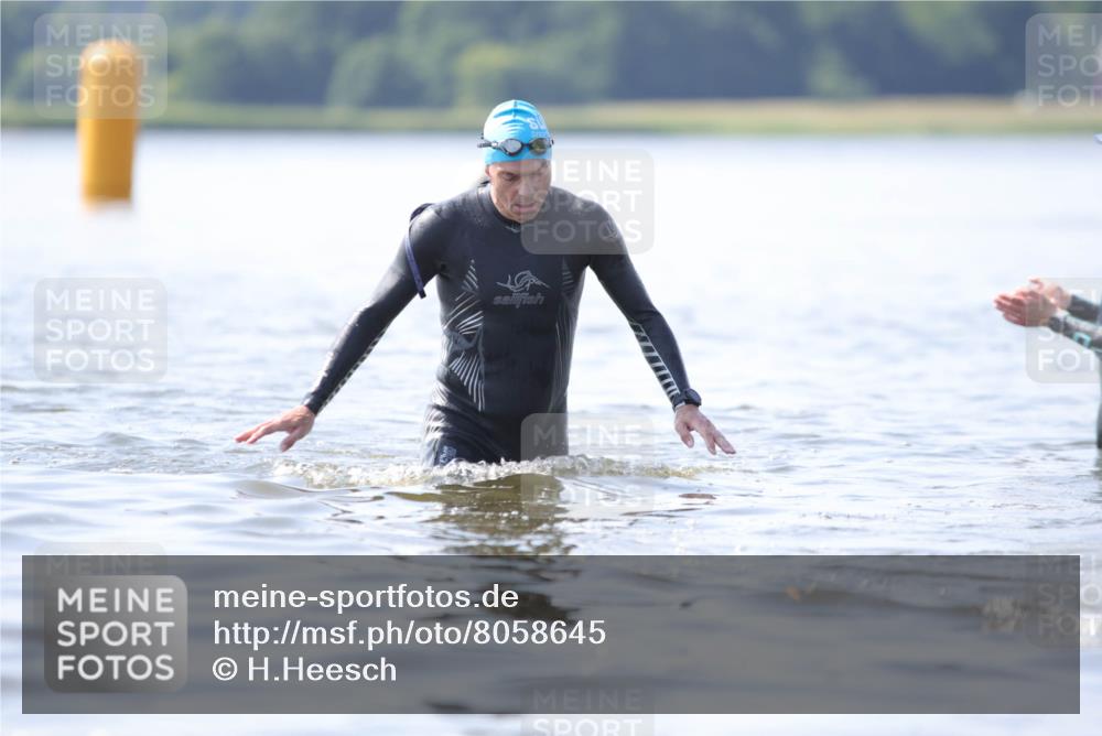 22.06.2025 - Viking Triathlon H.Heesch http://msf.ph/oto/8058645 22.06.2025 10:59:01 Schwimmen 222, 234 meine-sportfotos.de
