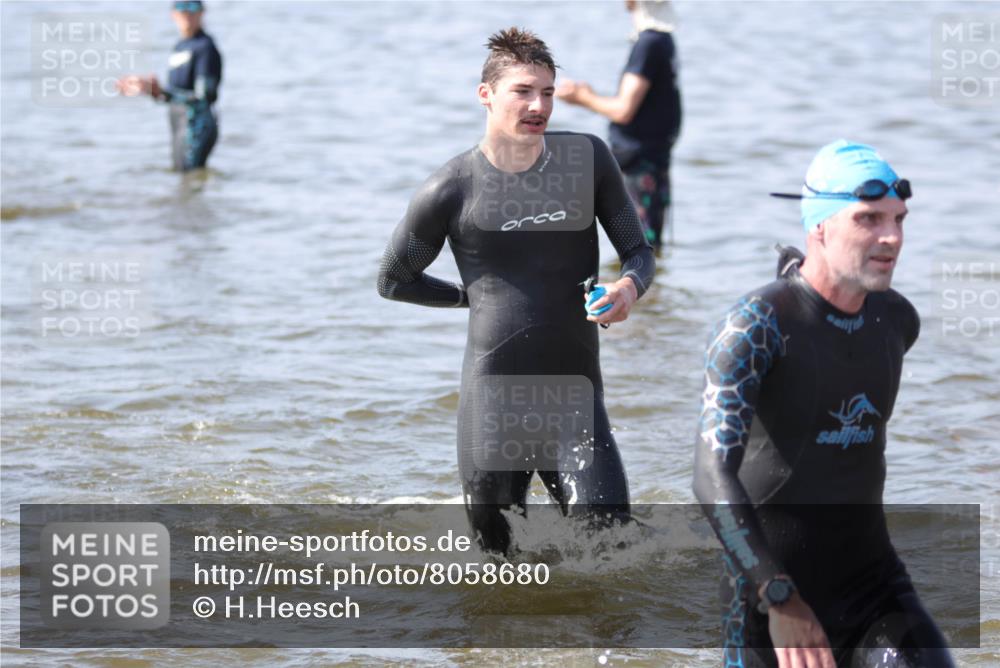 22.06.2025 - Viking Triathlon H.Heesch http://msf.ph/oto/8058680 22.06.2025 10:28:02 Schwimmen 14, 90, 178, 196, 289, 367, 401, 616 meine-sportfotos.de