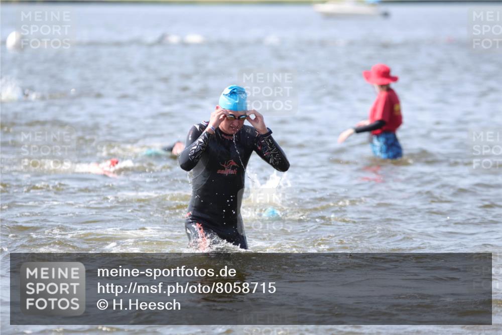 22.06.2025 - Viking Triathlon H.Heesch http://msf.ph/oto/8058715 22.06.2025 10:28:41 Schwimmen 15, 258, 301, 368, 414 meine-sportfotos.de