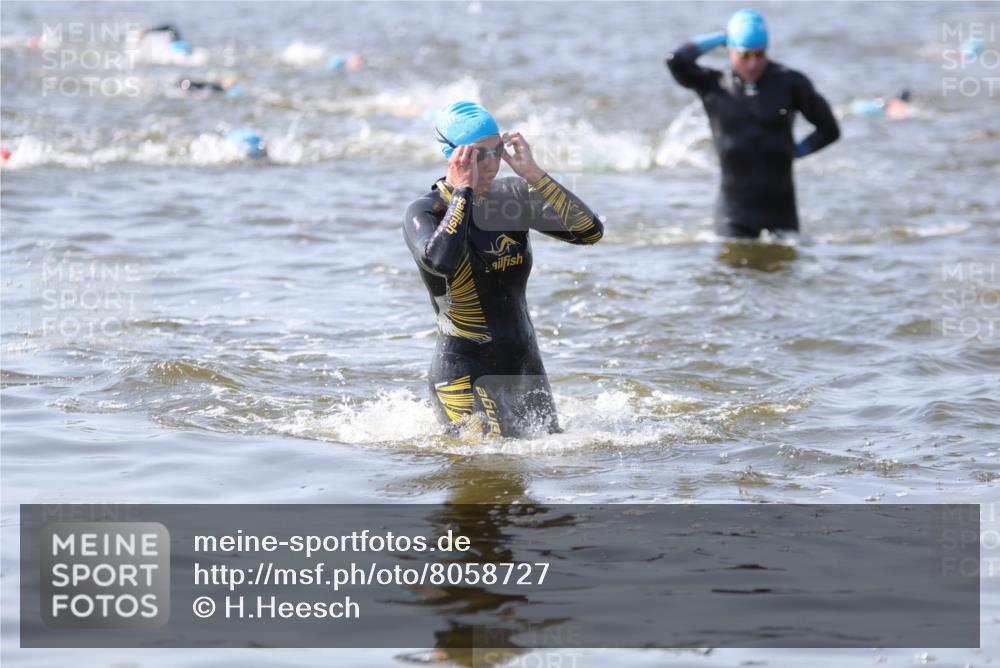 22.06.2025 - Viking Triathlon H.Heesch http://msf.ph/oto/8058727 22.06.2025 10:28:42 Schwimmen 15, 258, 301, 368, 414, 443, 628 meine-sportfotos.de