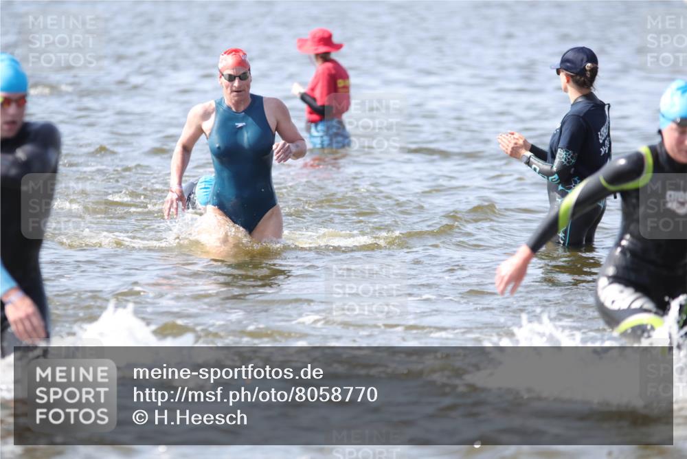 22.06.2025 - Viking Triathlon H.Heesch http://msf.ph/oto/8058770 22.06.2025 10:28:49 Schwimmen 12, 15, 152, 258, 301, 310, 368, 384, 414, 443, 604, 628 meine-sportfotos.de