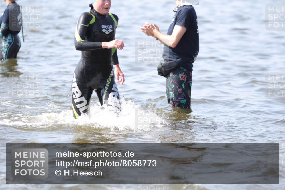 22.06.2025 - Viking Triathlon H.Heesch http://msf.ph/oto/8058773 22.06.2025 10:28:50 Schwimmen 12, 15, 152, 200, 258, 301, 310, 368, 384, 414, 443, 604, 628 meine-sportfotos.de