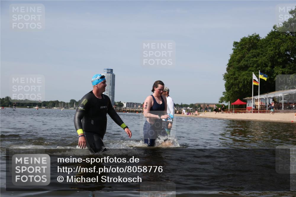 22.06.2025 - Viking Triathlon Michael Strokosch http://msf.ph/oto/8058776 22.06.2025 10:49:58 Schwimmen 69, 97, 140, 270, 273, 356 meine-sportfotos.de