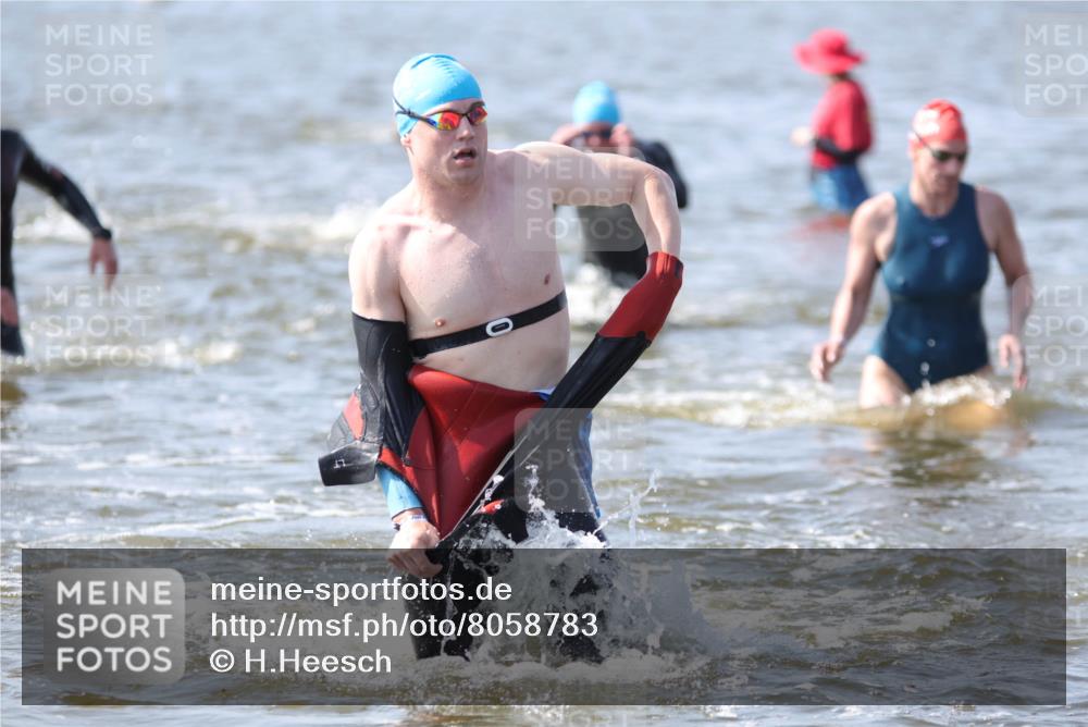 22.06.2025 - Viking Triathlon H.Heesch http://msf.ph/oto/8058783 22.06.2025 10:28:51 Schwimmen 12, 15, 152, 200, 258, 301, 310, 368, 384, 414, 443, 604, 628 meine-sportfotos.de