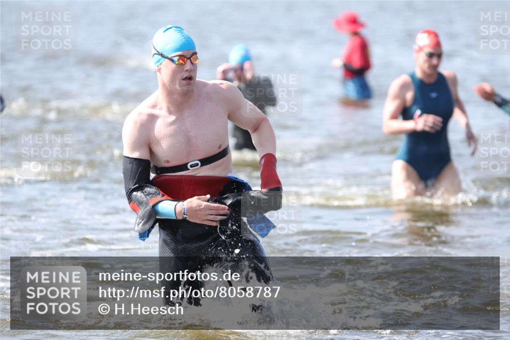 22.06.2025 - Viking Triathlon H.Heesch http://msf.ph/oto/8058787 22.06.2025 10:28:52 Schwimmen 12, 15, 152, 200, 258, 301, 310, 368, 384, 414, 443, 604, 628 meine-sportfotos.de